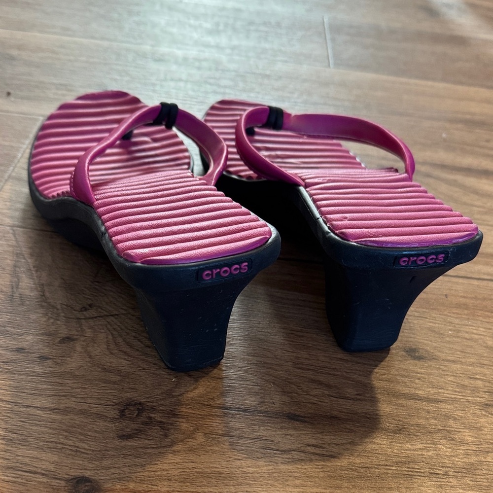 CROCS Pink Ribbed Sandals - Picture 2 of 3